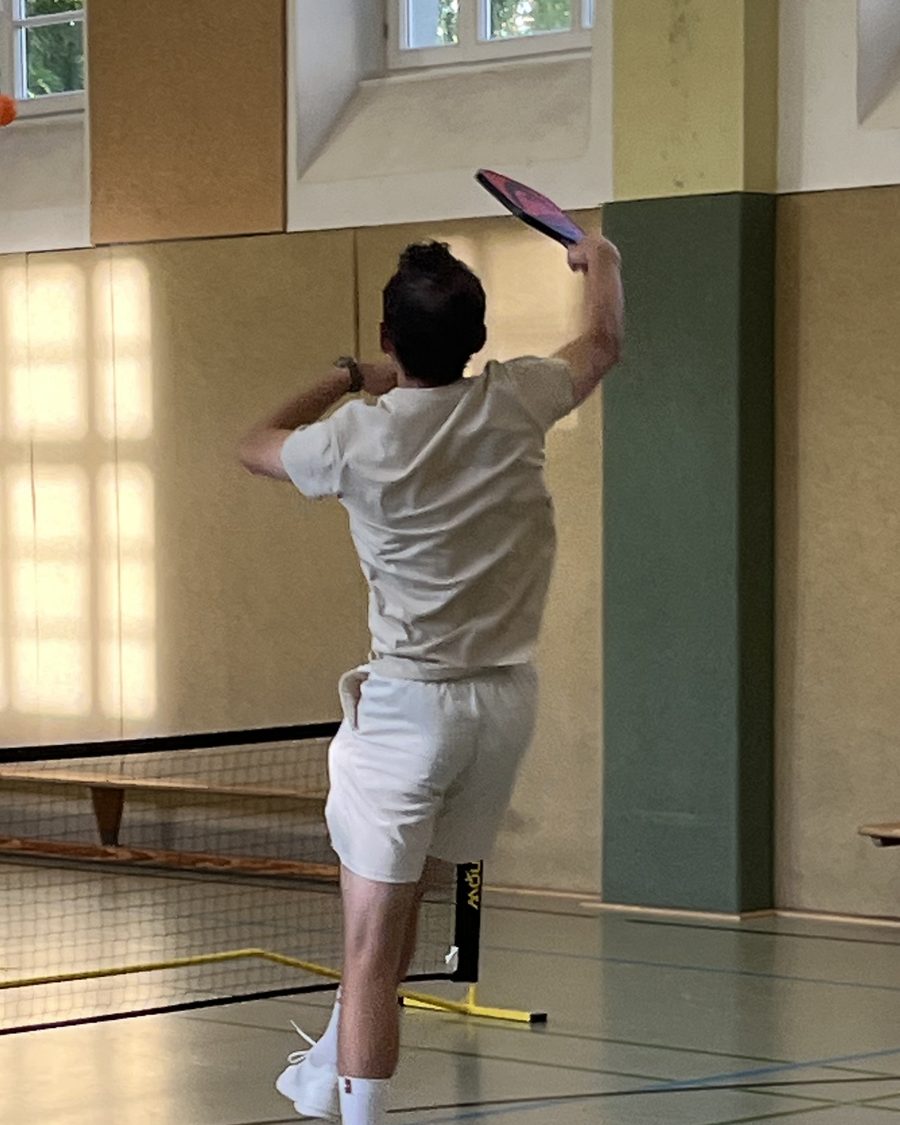 Sprung zum Schmetterball beim Pickleball