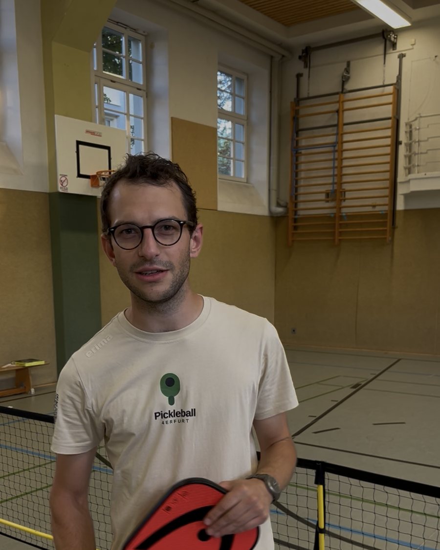 Florian Schröder von Pickleball4Erfurt in der Sporthalle